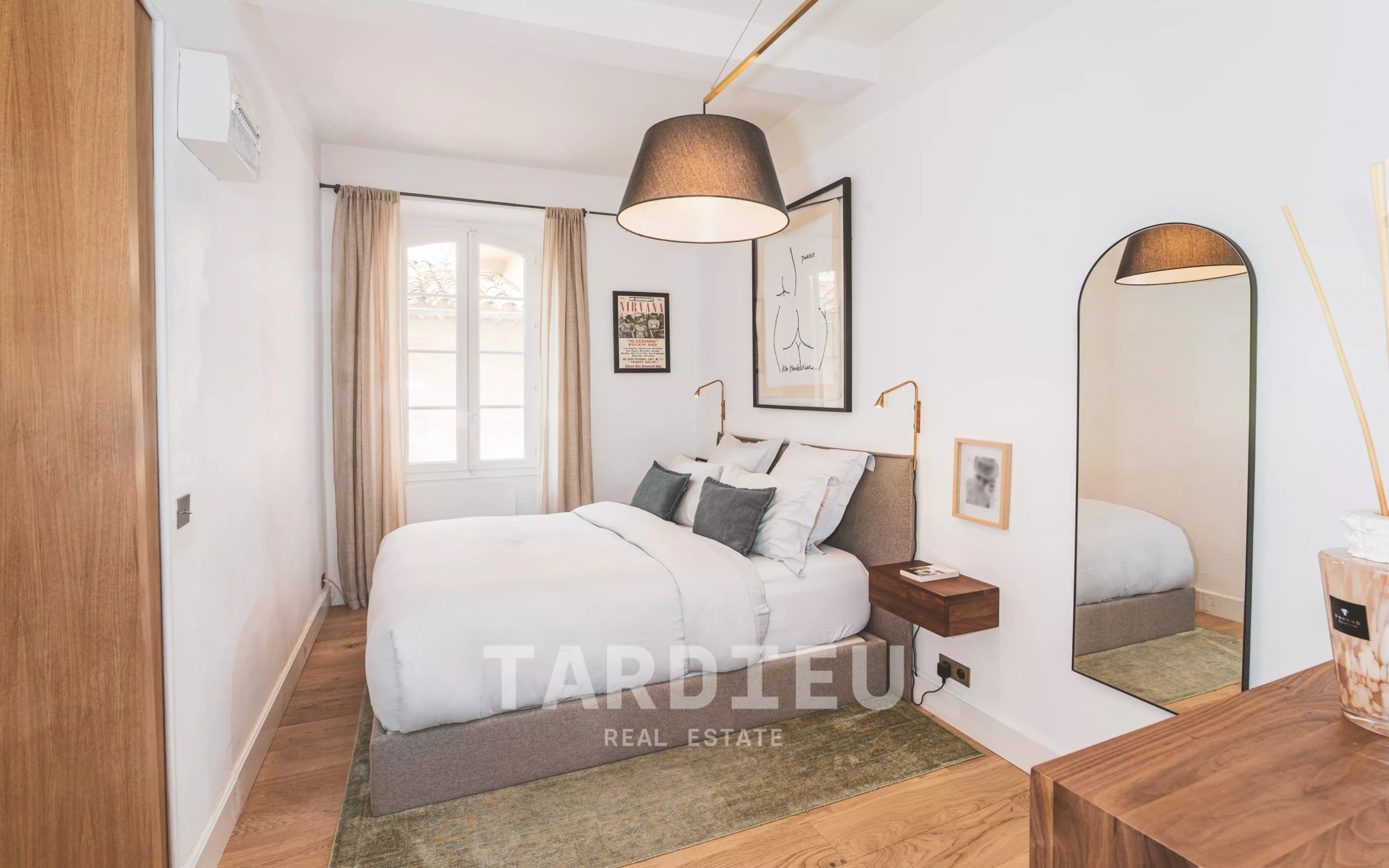 Duplex rénové, centre ancien village