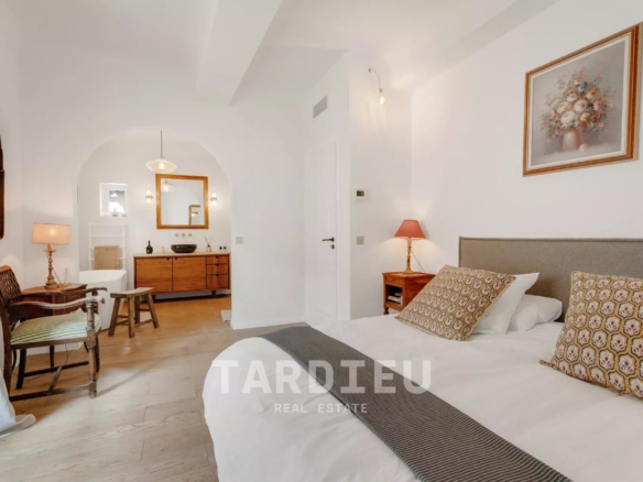 Duplex rénové, centre ancien village