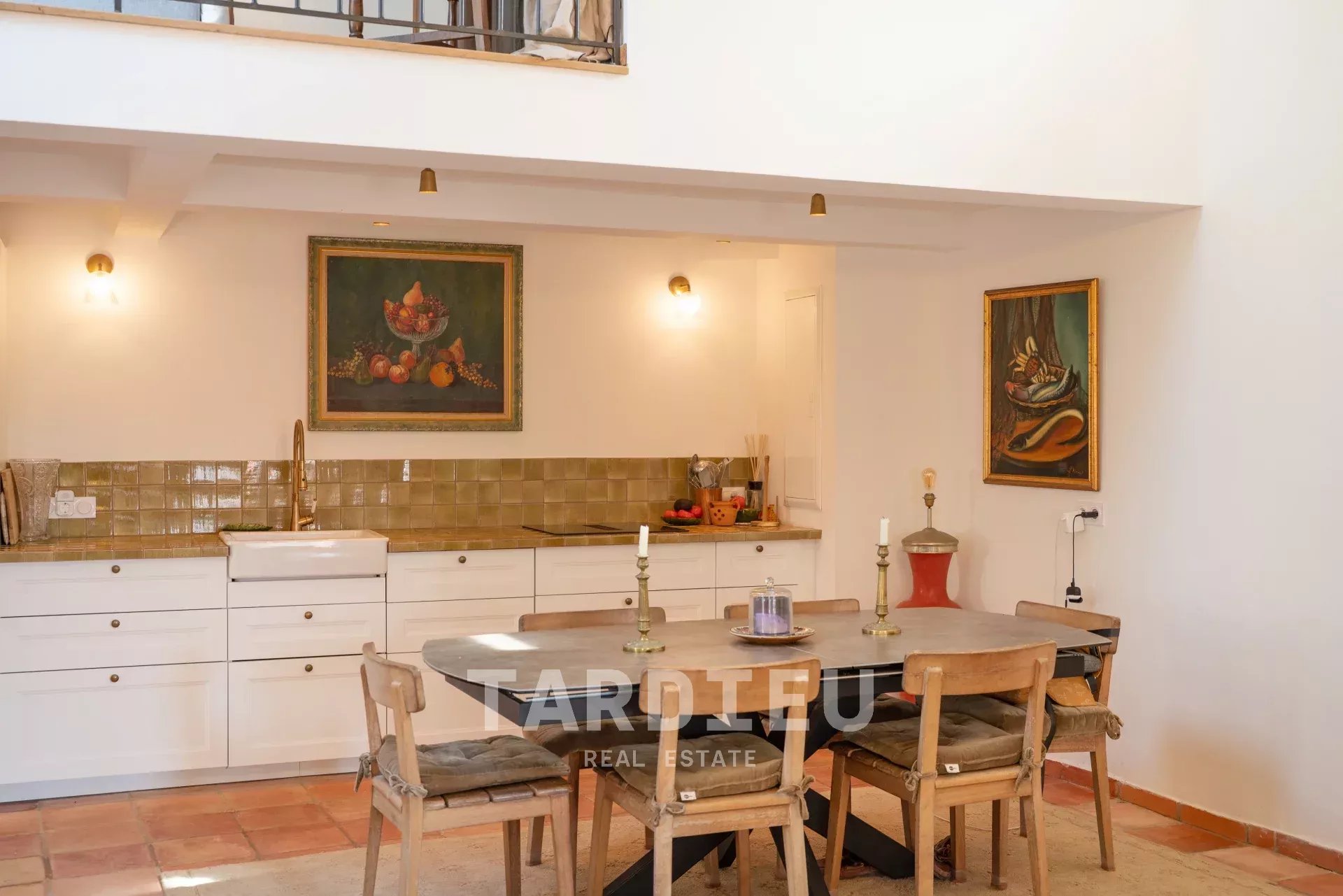 Duplex rénové, centre ancien village