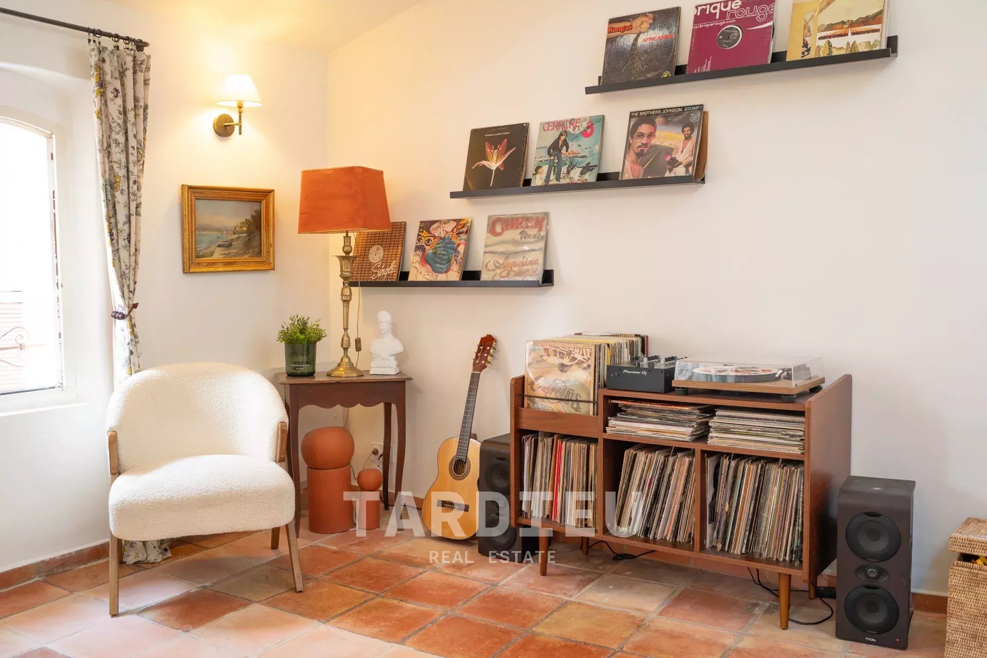 Duplex rénové, centre ancien village