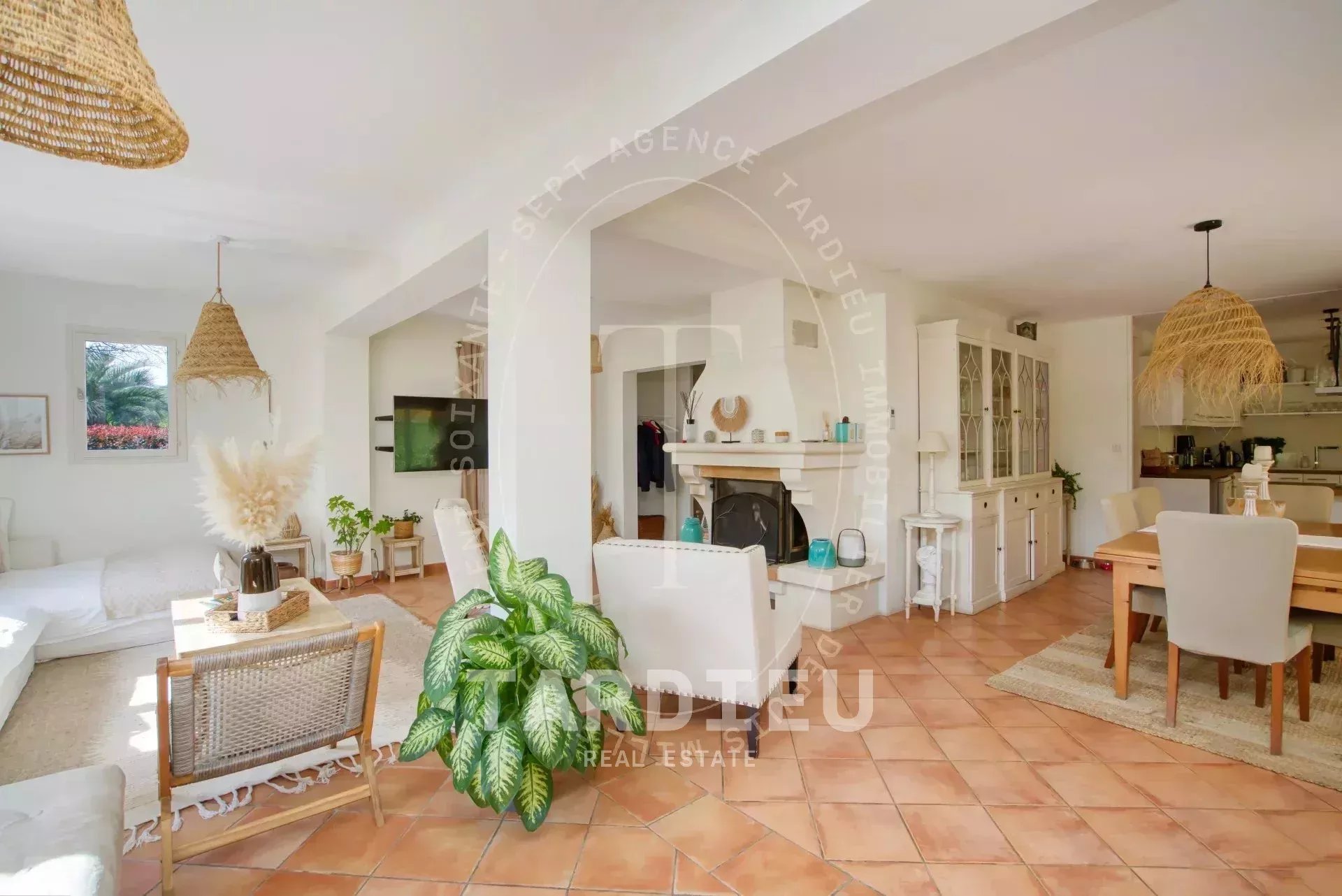 Mas de caractère, proche Gassin