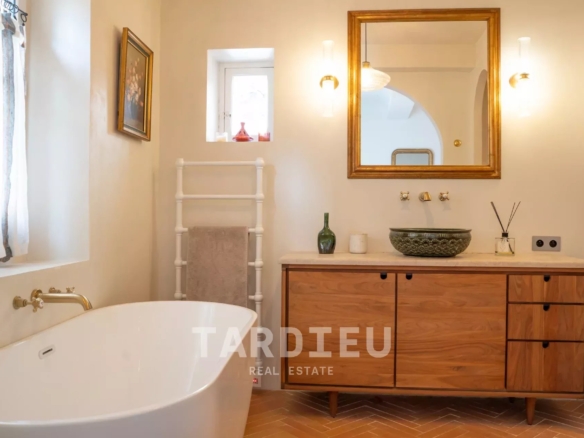 Duplex rénové, centre ancien village