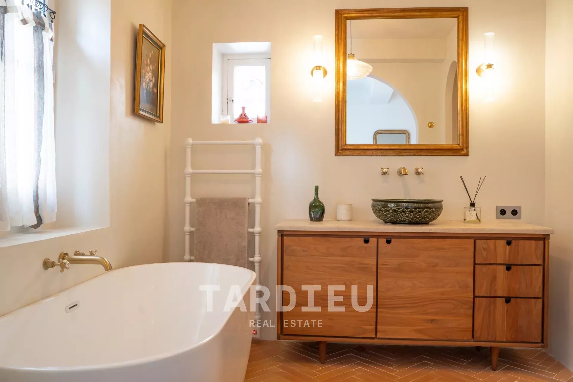 Duplex rénové, centre ancien village