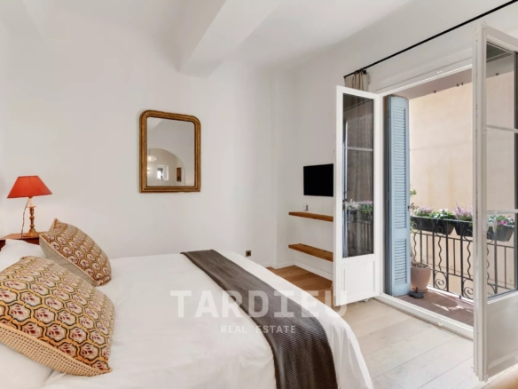 Duplex rénové, centre ancien village