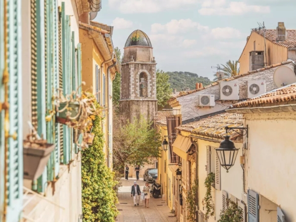 Duplex rénové, centre ancien village