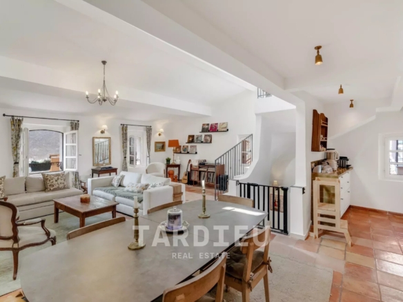 Duplex rénové, centre ancien village