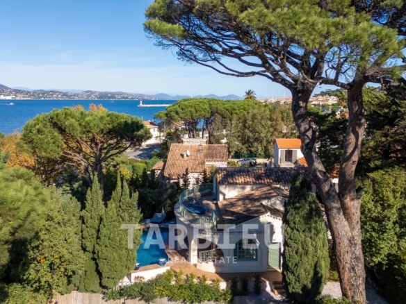 À vendre – Propriété rare à quelques minutes à pied du centre de Saint-Tropez et des plages