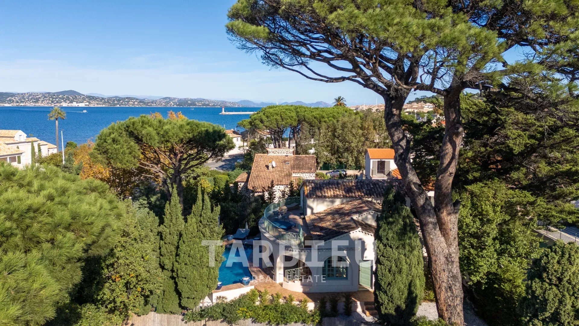 À vendre – Propriété rare à quelques minutes à pied du centre de Saint-Tropez et des plages