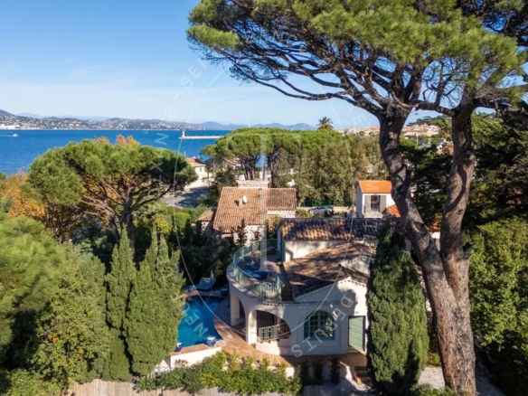 À vendre – Propriété rare à quelques minutes à pied du centre de Saint-Tropez et des plages