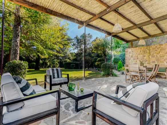 Charmante villa de plain-pied dans un domaine recherché à Grimaud