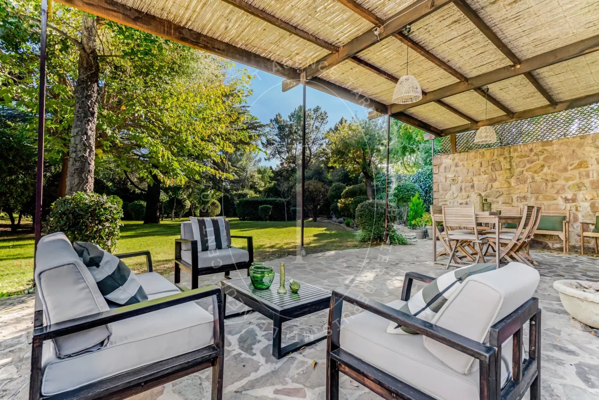 Charmante villa de plain-pied dans un domaine recherché à Grimaud