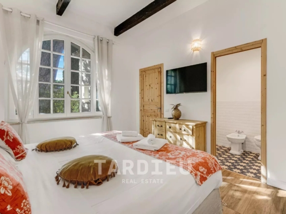 À vendre – Propriété rare à quelques minutes à pied du centre de Saint-Tropez et des plages