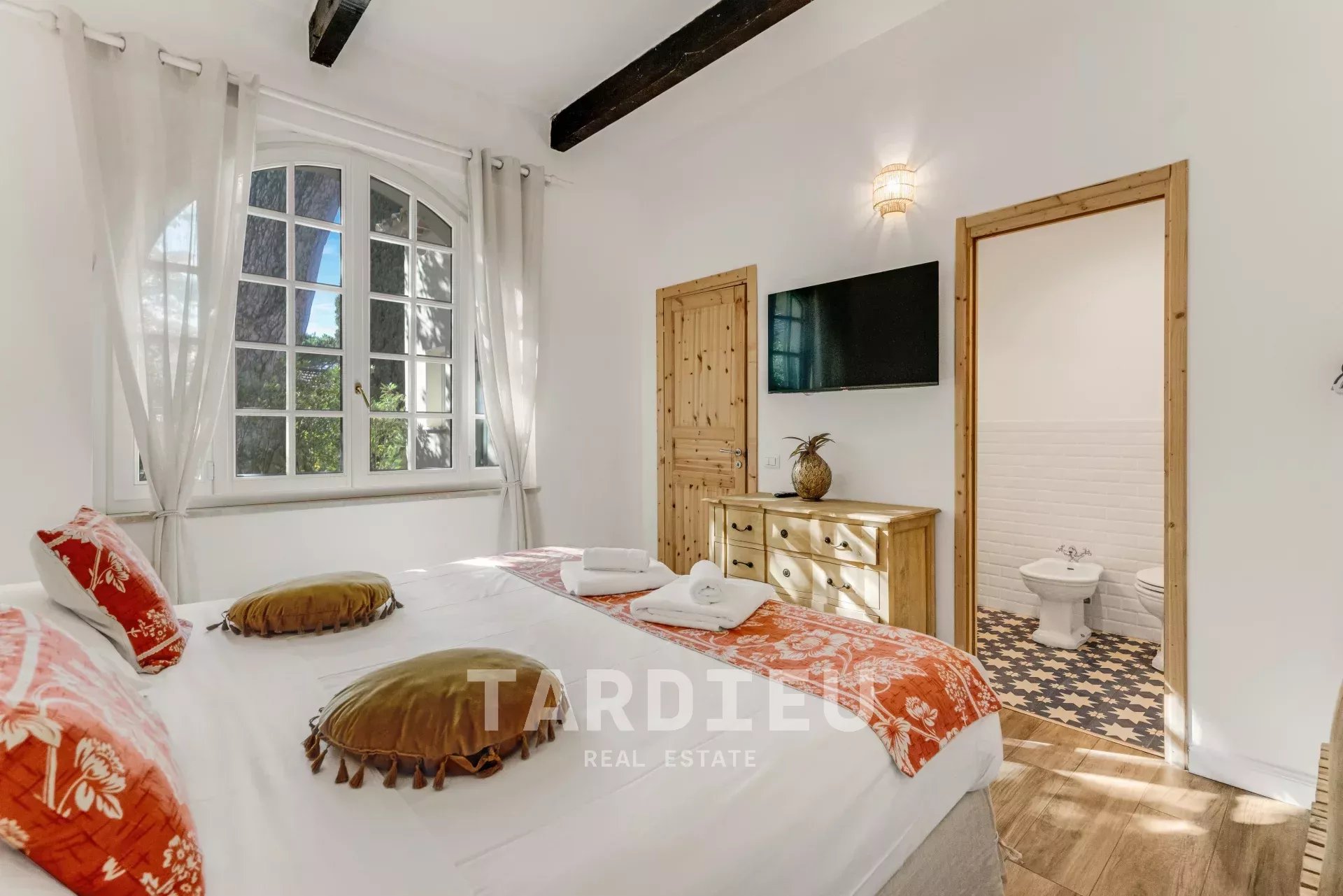 À vendre – Propriété rare à quelques minutes à pied du centre de Saint-Tropez et des plages