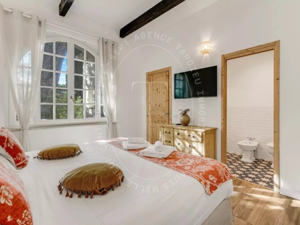 À vendre – Propriété rare à quelques minutes à pied du centre de Saint-Tropez et des plages