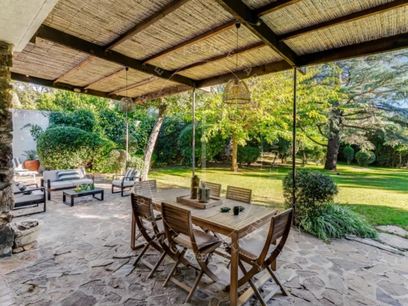 Charmante villa de plain-pied dans un domaine recherché à Grimaud