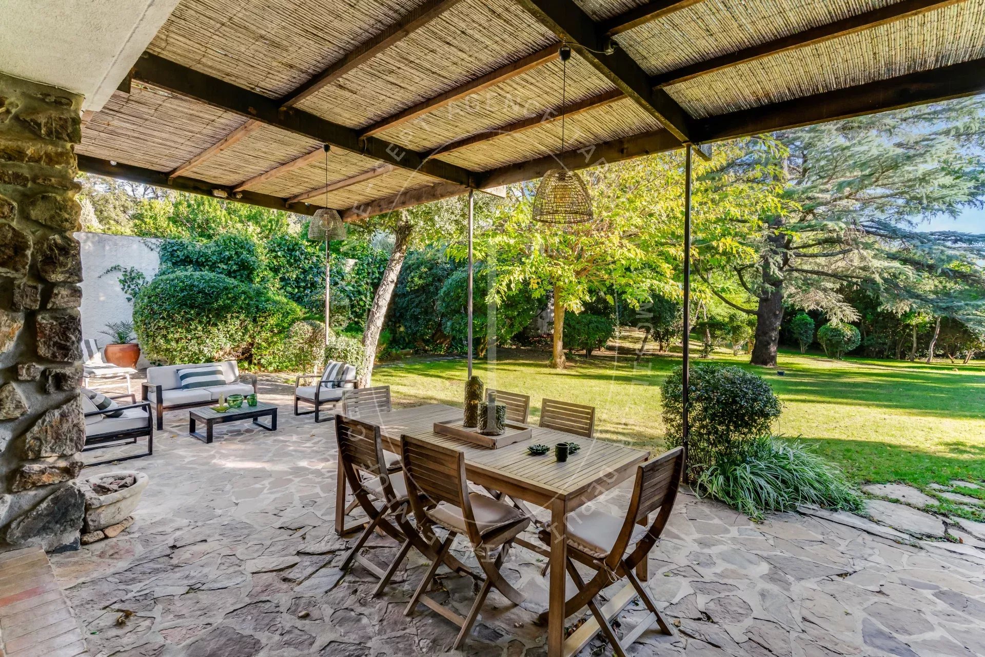 Charmante villa de plain-pied dans un domaine recherché à Grimaud