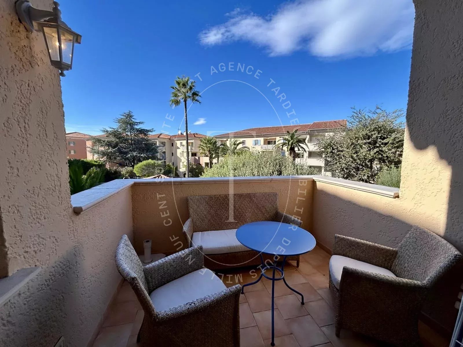 DUPLEX 4 PIÈCES – AU CŒUR DE SAINT-TROPEZ