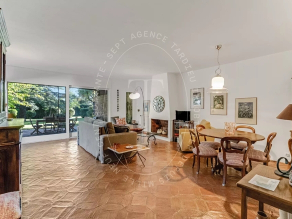 Charmante villa de plain-pied dans un domaine recherché à Grimaud