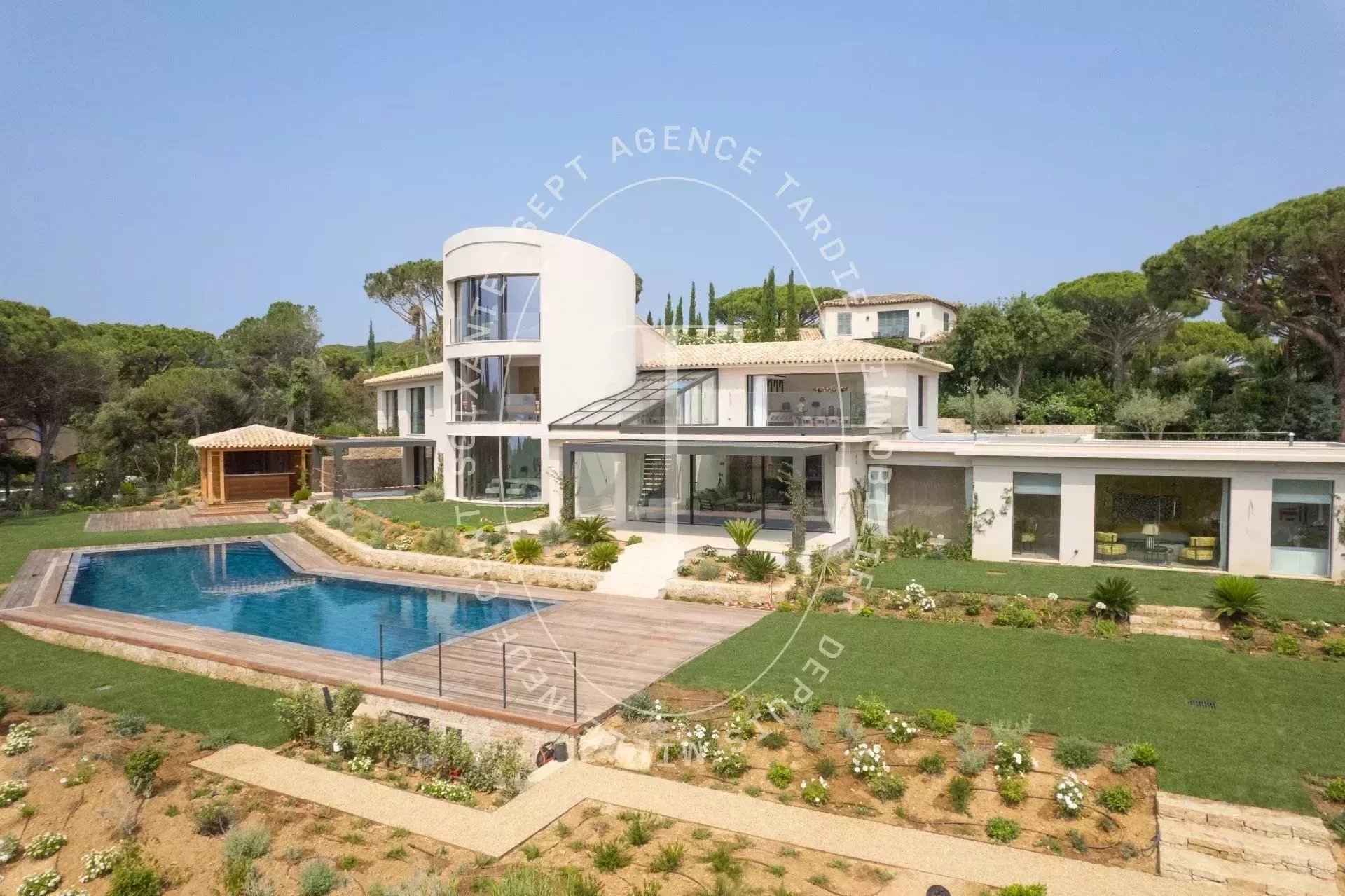 Villa d’Exception avec Vue Panoramique sur la Mer
