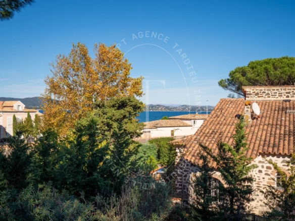 À vendre – Propriété rare à quelques minutes à pied du centre de Saint-Tropez et des plages
