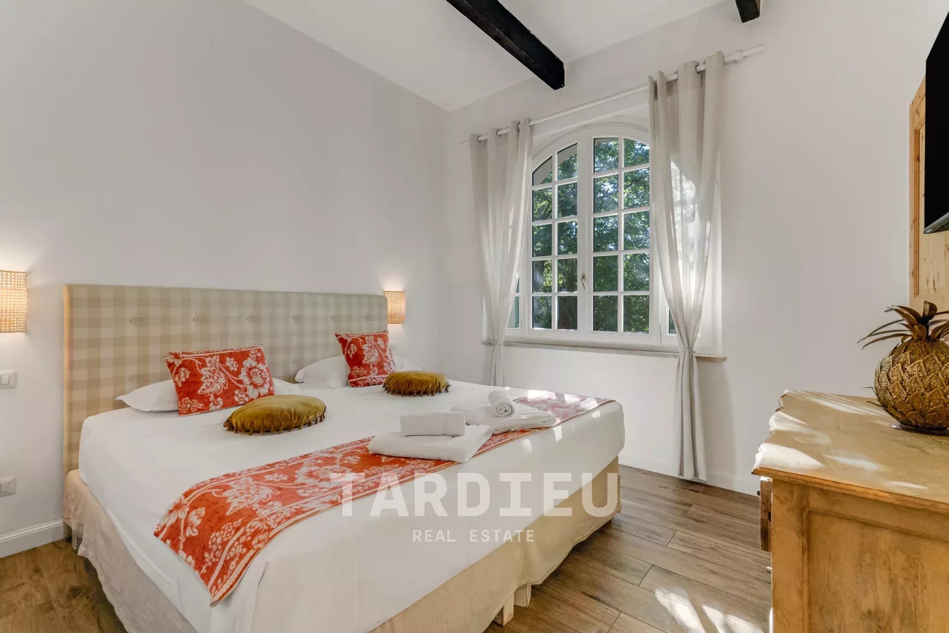 À vendre – Propriété rare à quelques minutes à pied du centre de Saint-Tropez et des plages