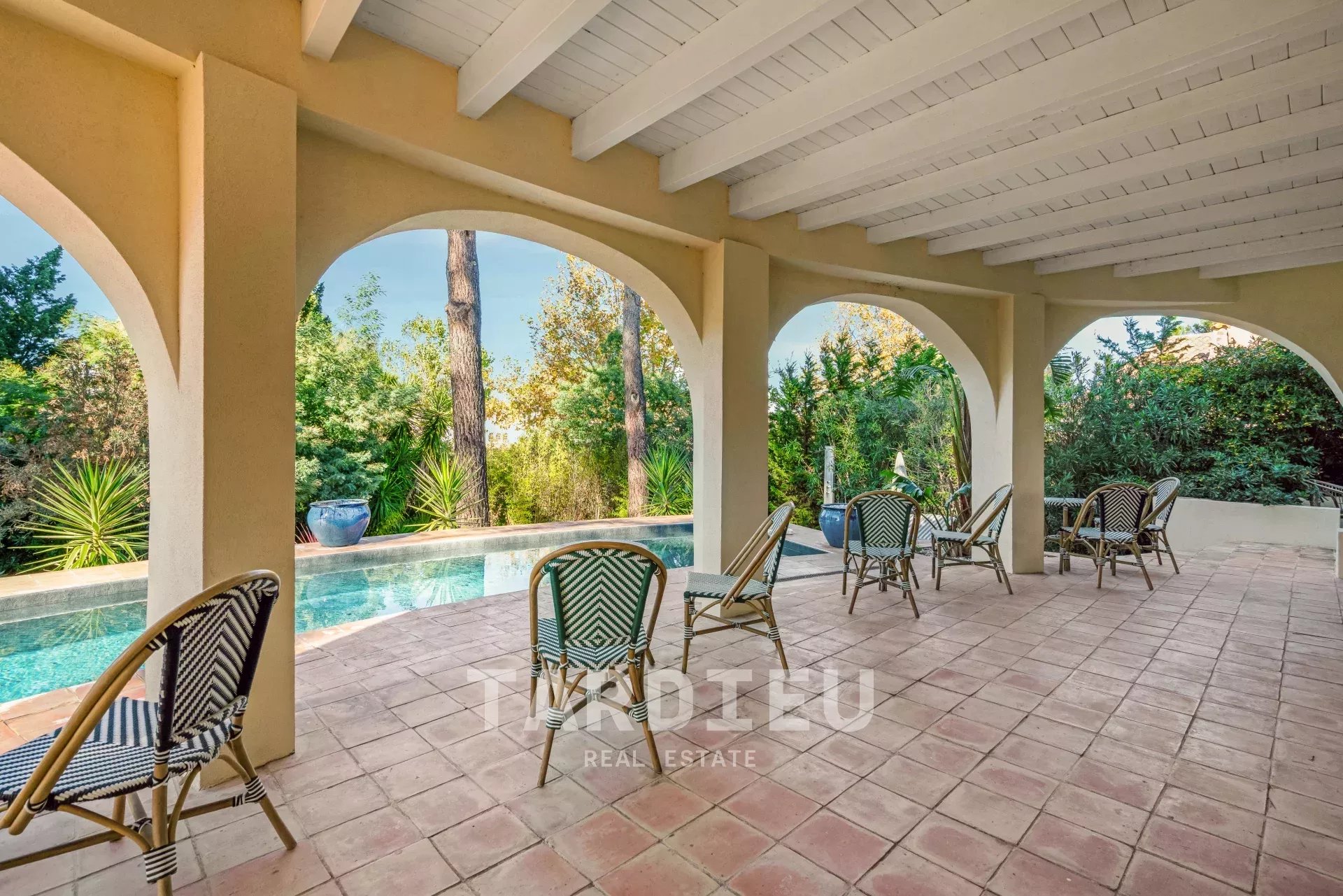 À vendre – Propriété rare à quelques minutes à pied du centre de Saint-Tropez et des plages