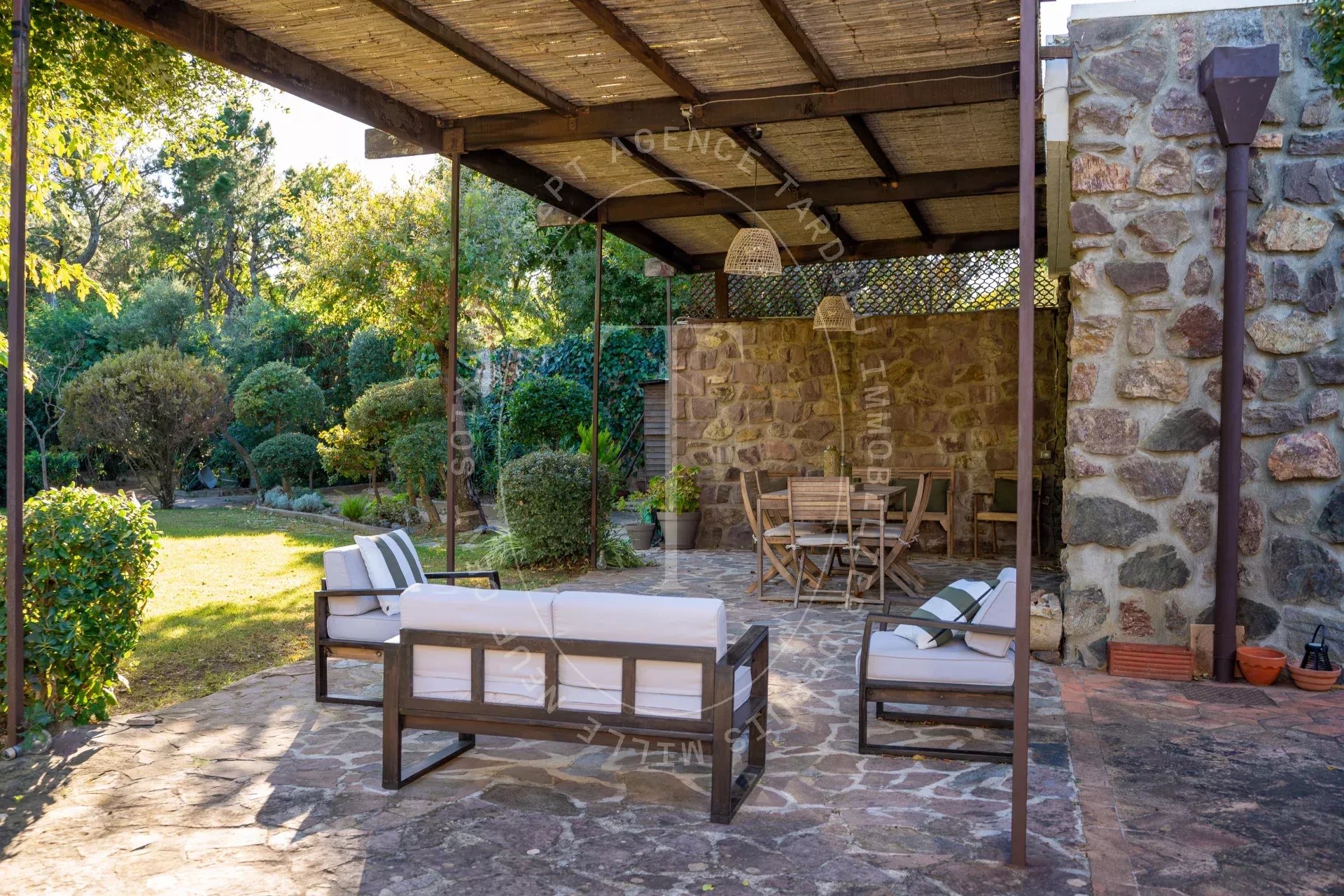 Charmante villa de plain-pied dans un domaine recherché à Grimaud