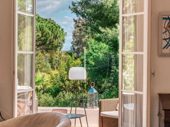 Villa Saint-Tropez, centre, cadre préservé