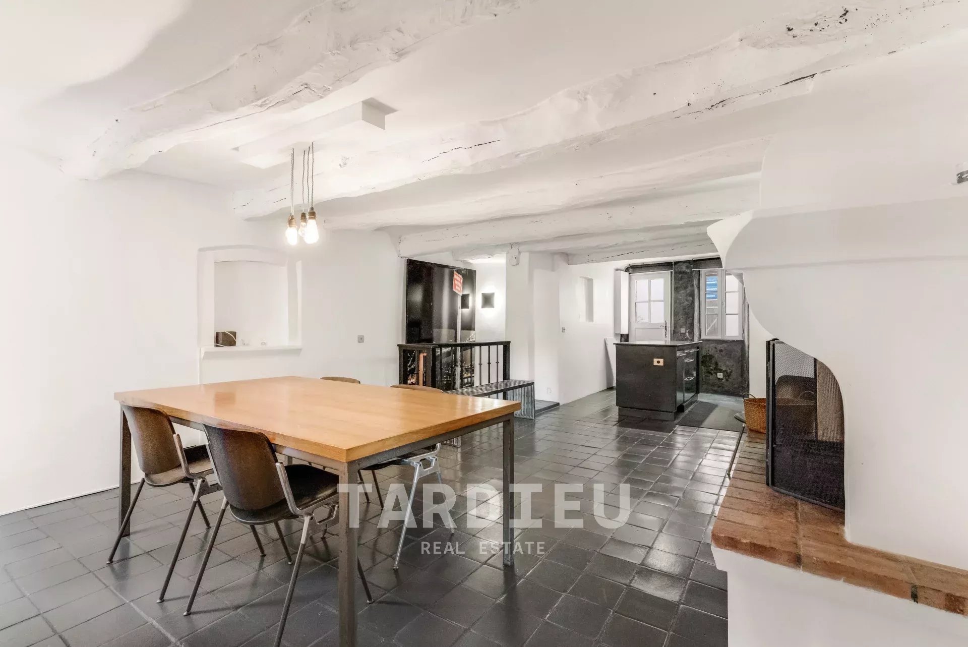 Maison de village - vue dégagée