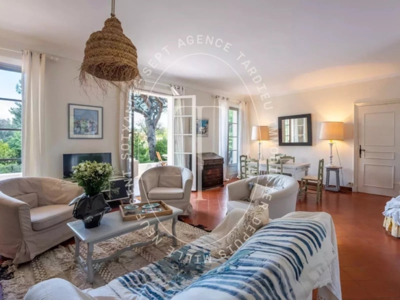 Villa Saint-Tropez, centre, cadre préservé