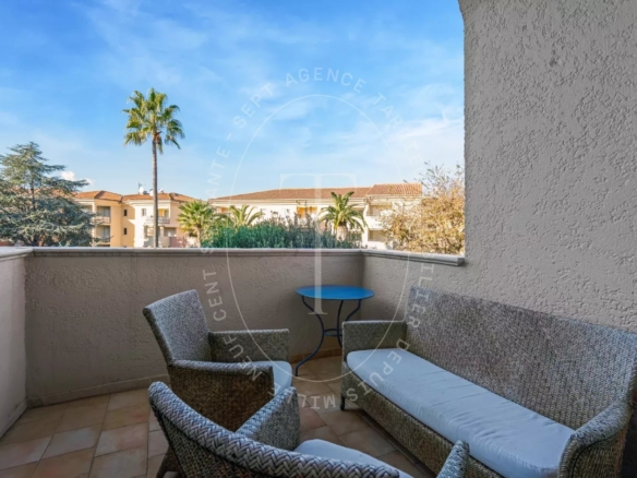 DUPLEX 4 PIÈCES – AU CŒUR DE SAINT-TROPEZ