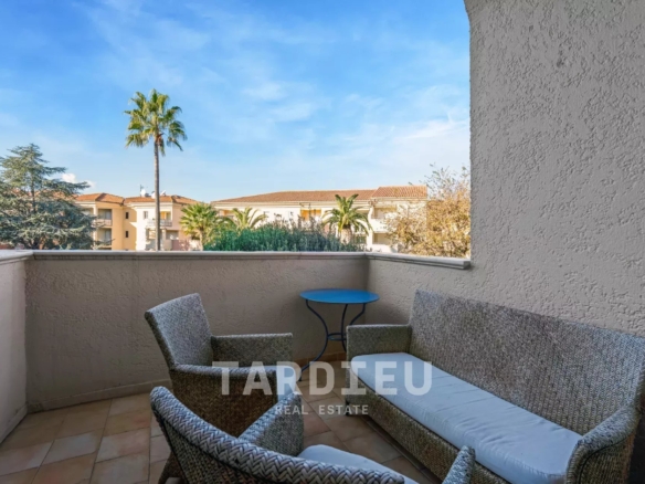 DUPLEX 4 PIÈCES – AU CŒUR DE SAINT-TROPEZ