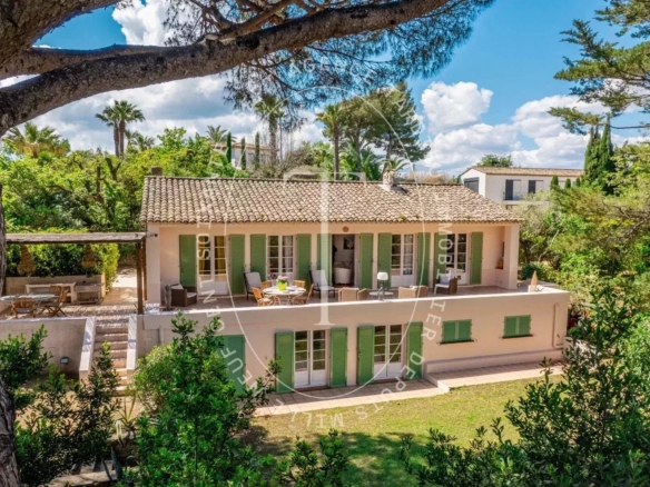 Villa Saint-Tropez, centre, cadre préservé