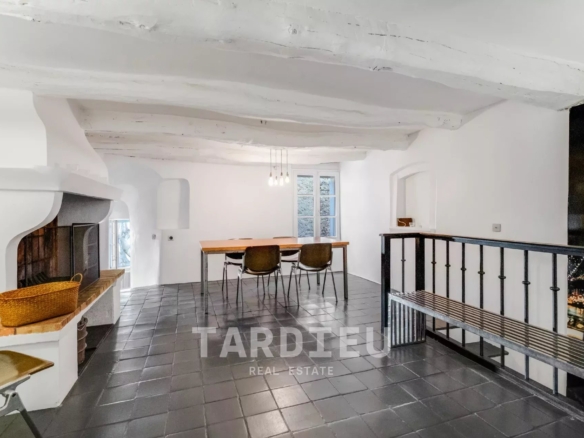 Maison de village - vue dégagée