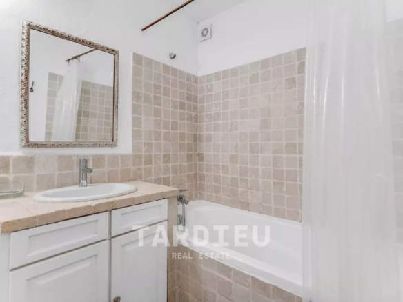 Maison de village - vue dégagée