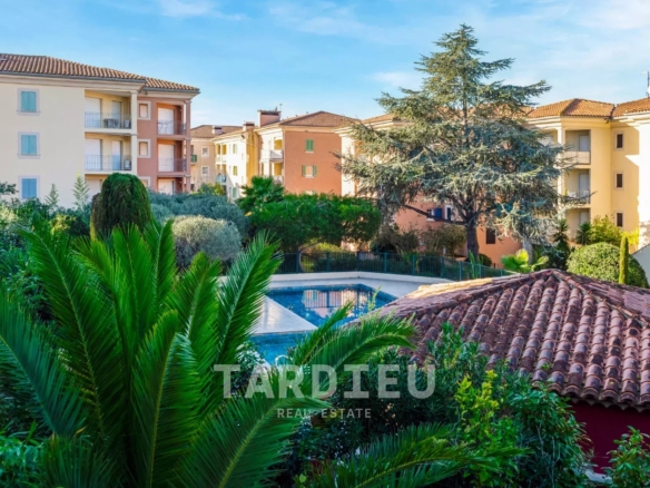 DUPLEX 4 PIÈCES – AU CŒUR DE SAINT-TROPEZ