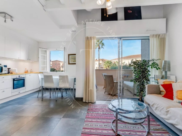 DUPLEX 4 PIÈCES – AU CŒUR DE SAINT-TROPEZ