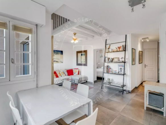 DUPLEX 4 PIÈCES – AU CŒUR DE SAINT-TROPEZ