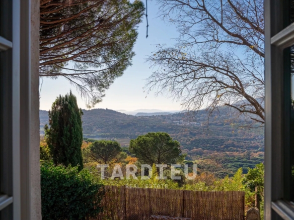 Maison de village - vue dégagée