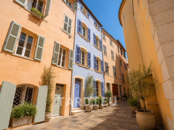 Saint-Tropez : Maison rénovée centre village