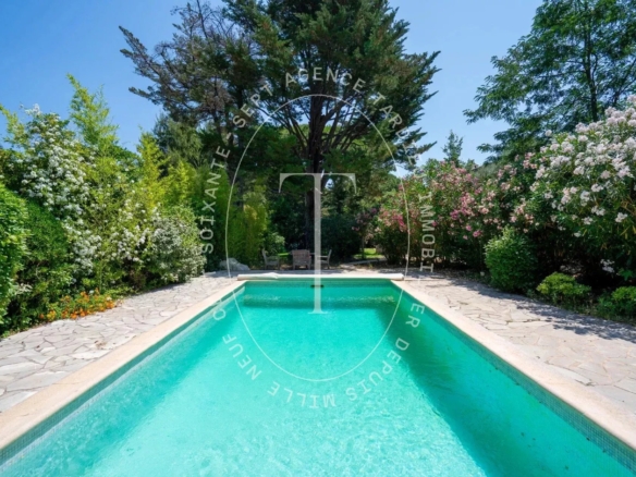 Villa Saint-Tropez, centre, cadre préservé