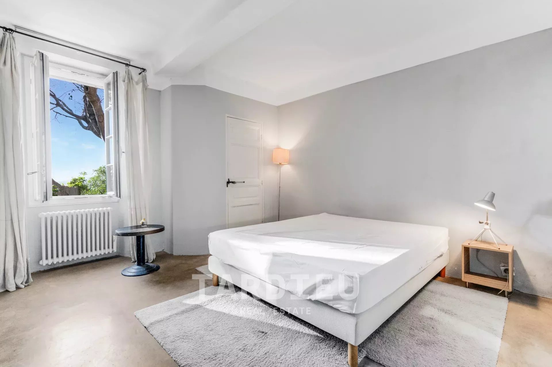 Maison de village - vue dégagée