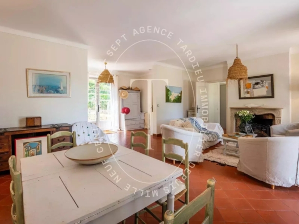 Villa Saint-Tropez, centre, cadre préservé