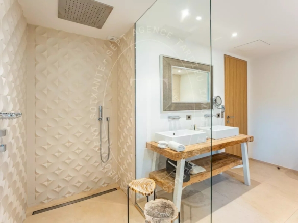 Villa avec vue dégagée sur les vignes et la mer