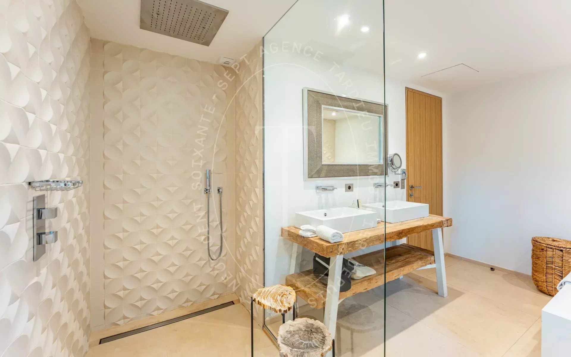 Villa avec vue dégagée sur les vignes et la mer