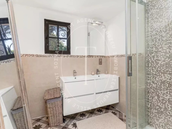 Gassin : Villa avec vue panoramique sur colline