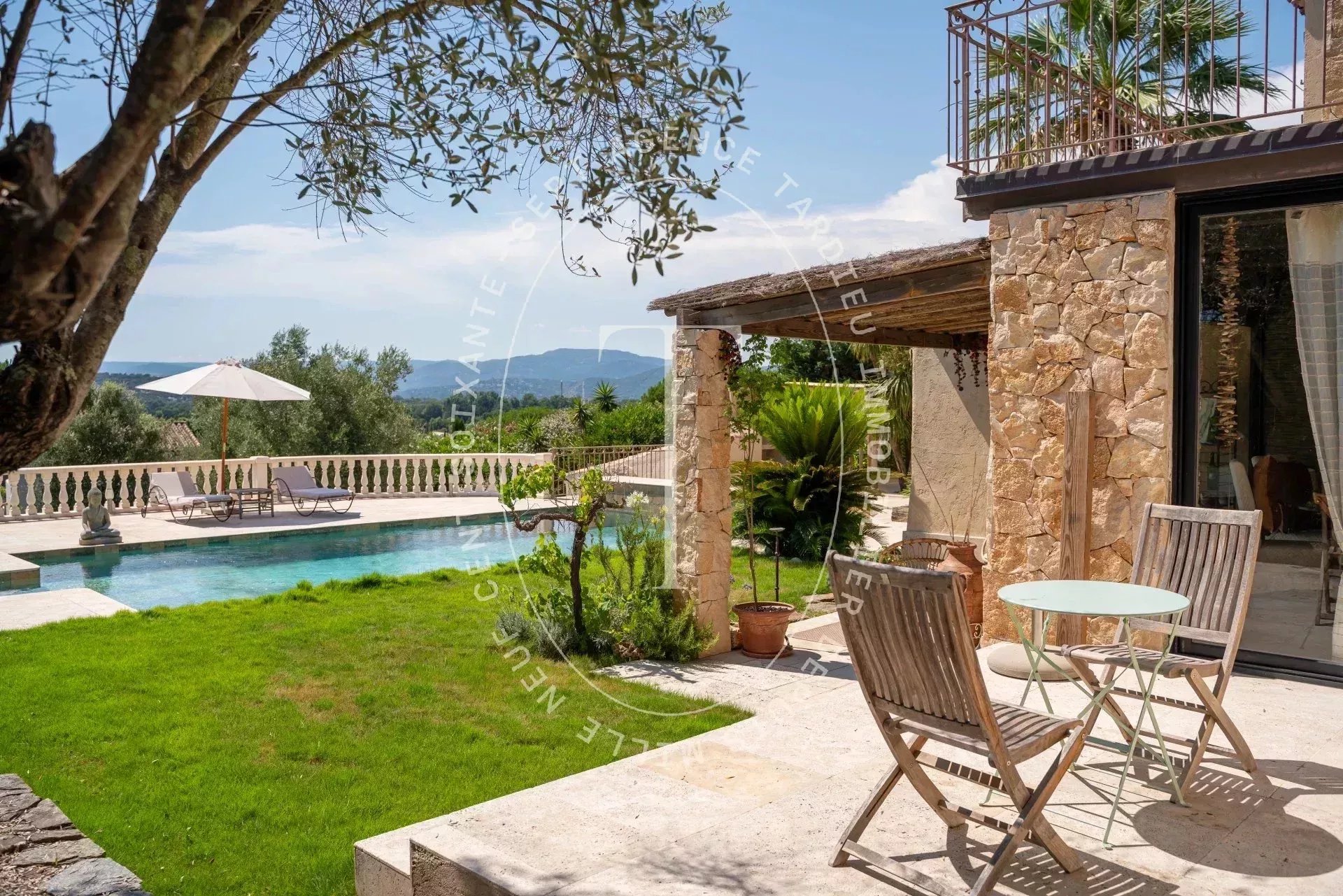 Gassin : Villa avec vue panoramique sur colline