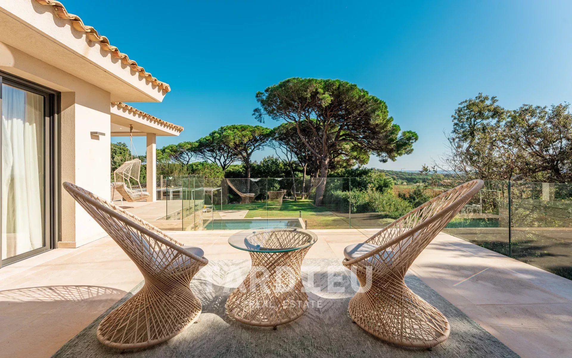 Villa avec vue dégagée sur les vignes et la mer