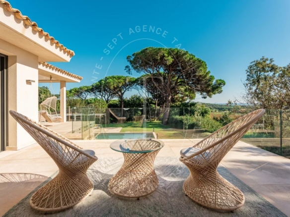 Villa avec vue dégagée sur les vignes et la mer