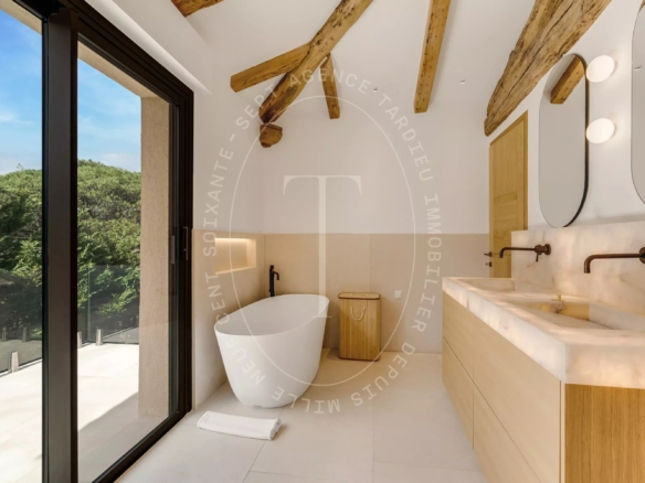 RAMATUELLE - VILLA ELEGANTE A QUELQUES PAS DU CLUB 55